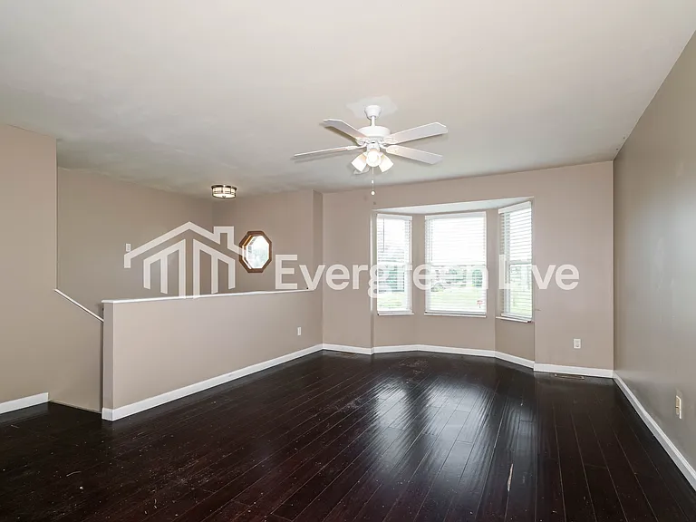 9257 Cozens Ave — Photo 3