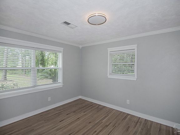 5th image of 658 Parker Cir