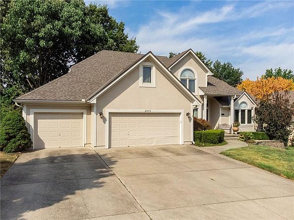 3rd image of 2413 SW Emerald Creek Pl