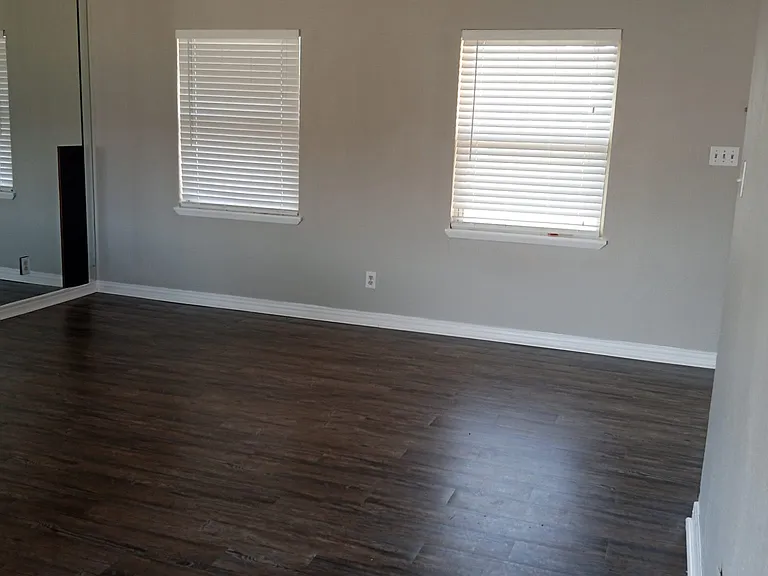 1304 Milford Dr — Photo 2