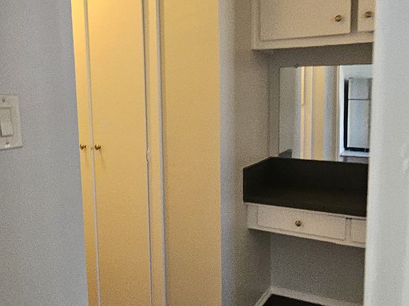 3rd image of 5050 Romaine St APT 1