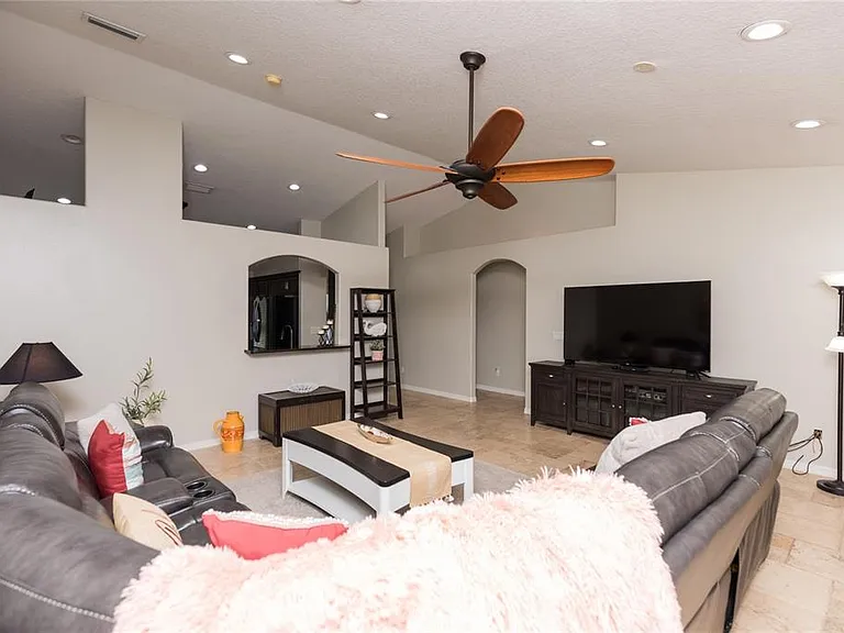 7 Lancaster Ln — Photo 28