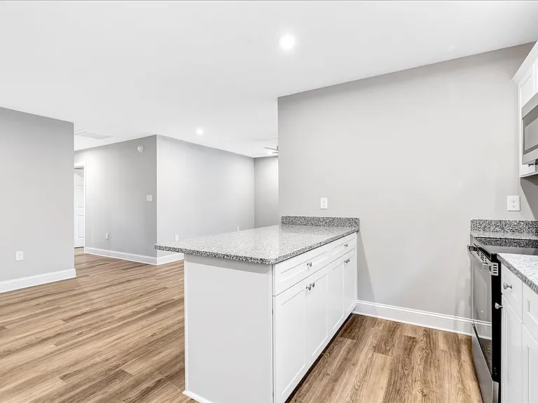32 W 3rd Ave — Photo 10