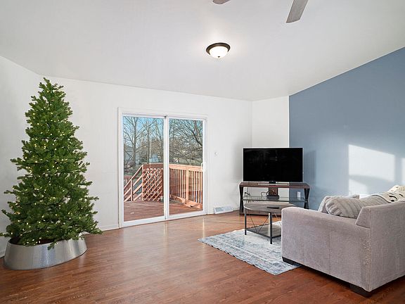3rd image of 7398 Wright St