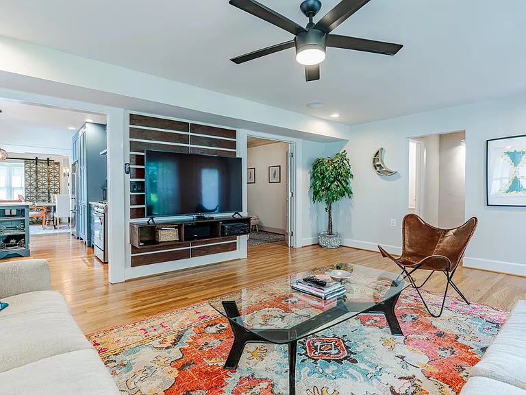 Monroe Dr NE — Photo 16
