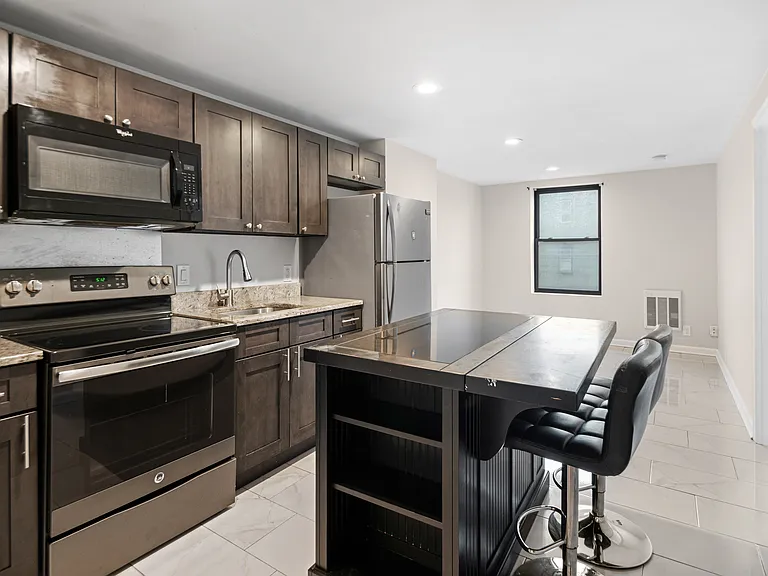 106 W Thompson St #2 — Photo 2