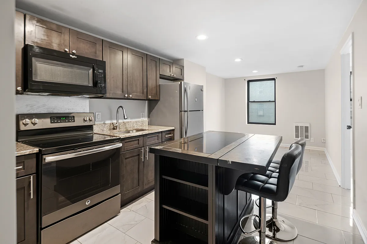 Building Photo - 106 W Thompson St #2