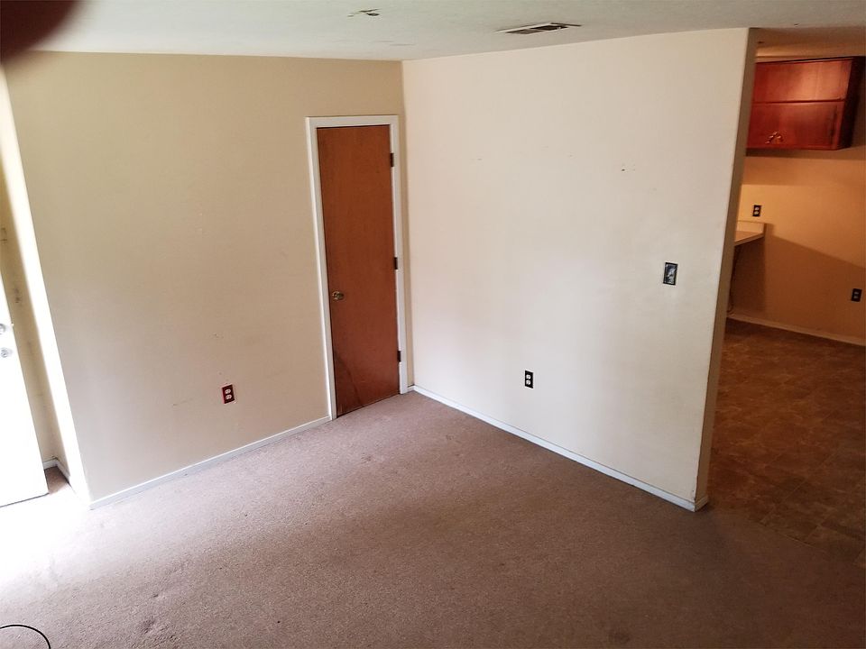 2nd image of 242 Cherry Hill Dr