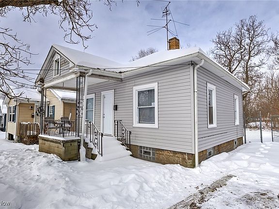 2nd image of 100 Gordon St