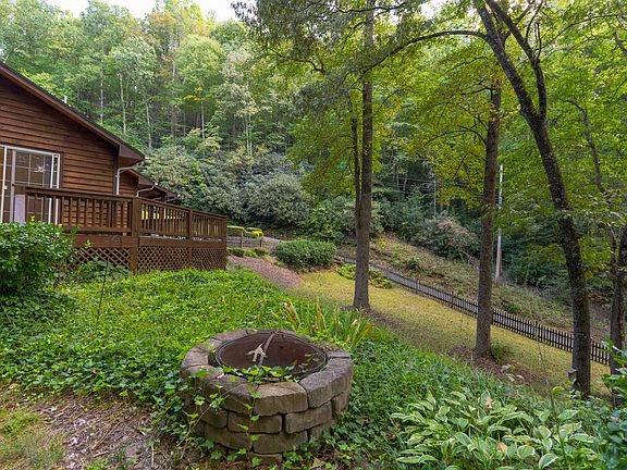 3rd image of 241 Ivy Ridge Cir
