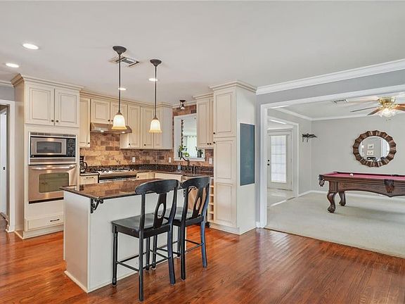 4th image of 9633 Charlotte Dr