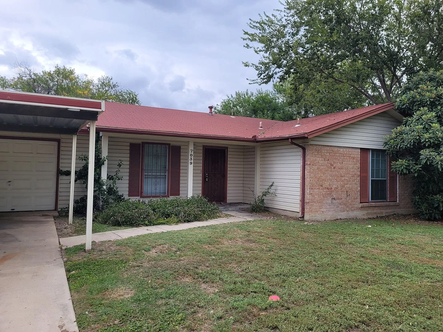 Comfortable Living in a Convenient MEadow Village Location! — Photo 2
