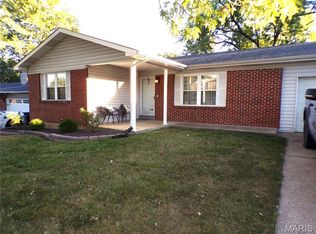 8 Soutee Dr, Saint Peters, MO 63376