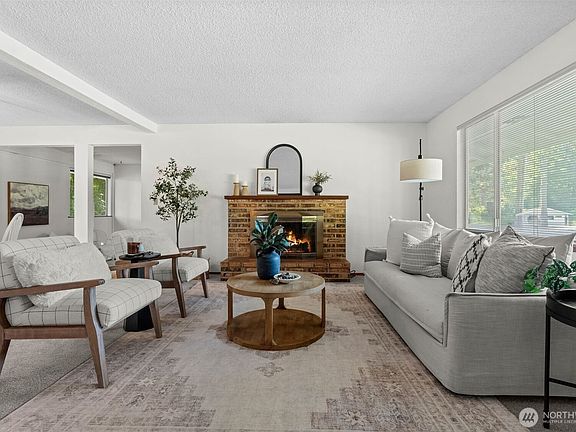 4th image of 202 Fir Drive NW