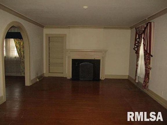 4th image of 3919 N Knoxville Ave