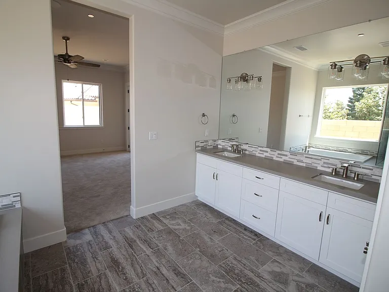 2104 Las Palmas — Photo 12