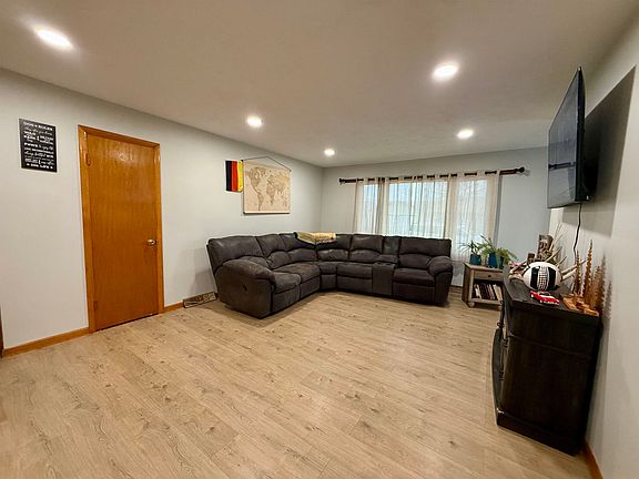 5th image of 241 E 1st St
