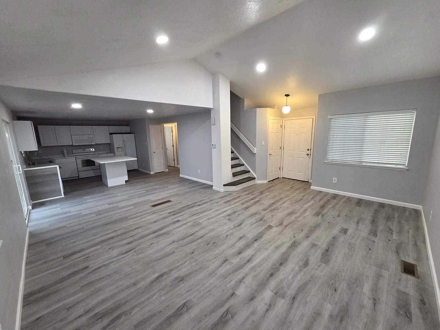 3 bed, 2.5 bath, 1644 sqft, $2,750 — Photo 3