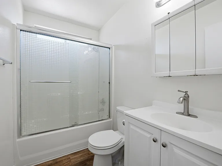 635 Emory St #8 — Photo 7