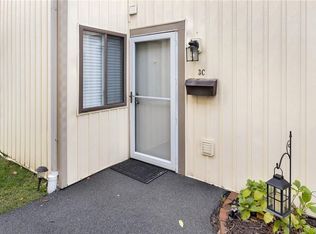 3 Kings Ct APT C, Mohegan Lake, NY 10547