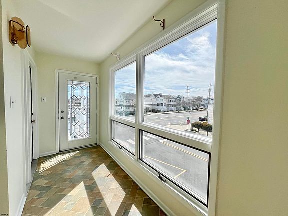 3rd image of 2962 West Ave #2