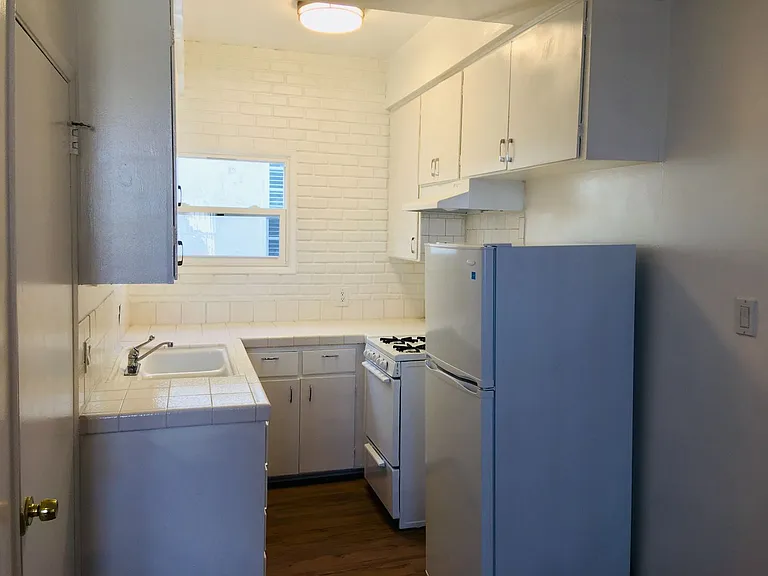 355-81 S Rodeo Dr — Photo 3
