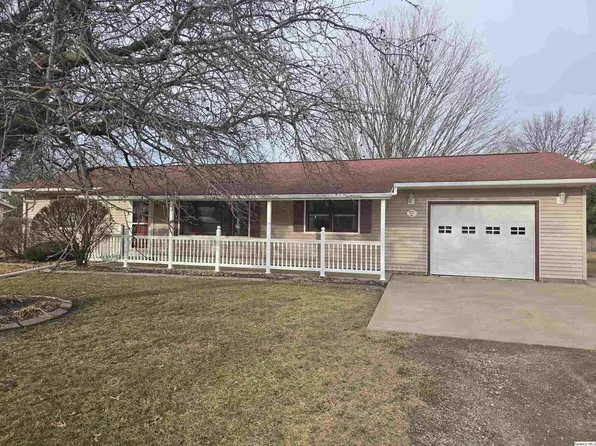 239 Rogers Rd, Carthage, IL 62321