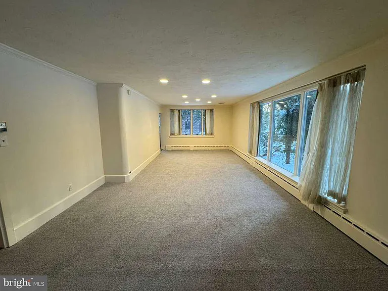 8233 Fairview Rd — Photo 10