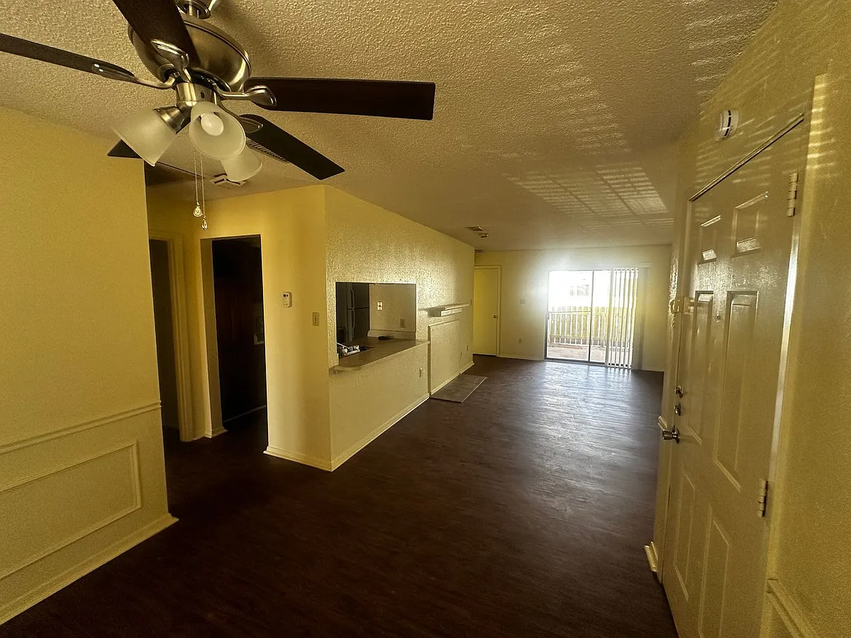 Building Photo - 5402 S 7th St #106