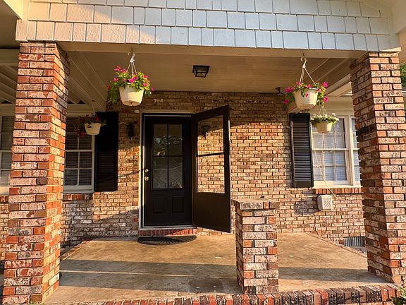 Cozy front entry!