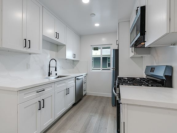 4th image of 11457 Venice Blvd #5