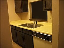 5th image of 4118 Sherwood Ln APT 15