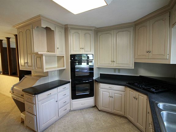 2nd image of 2318 Ellen Dr