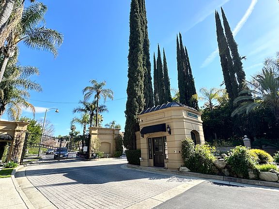 4th image of 4328 Park Verdi