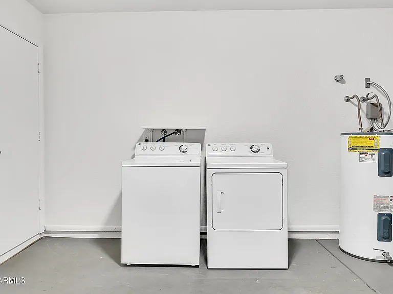1950 E Paradise Ln — Photo 16
