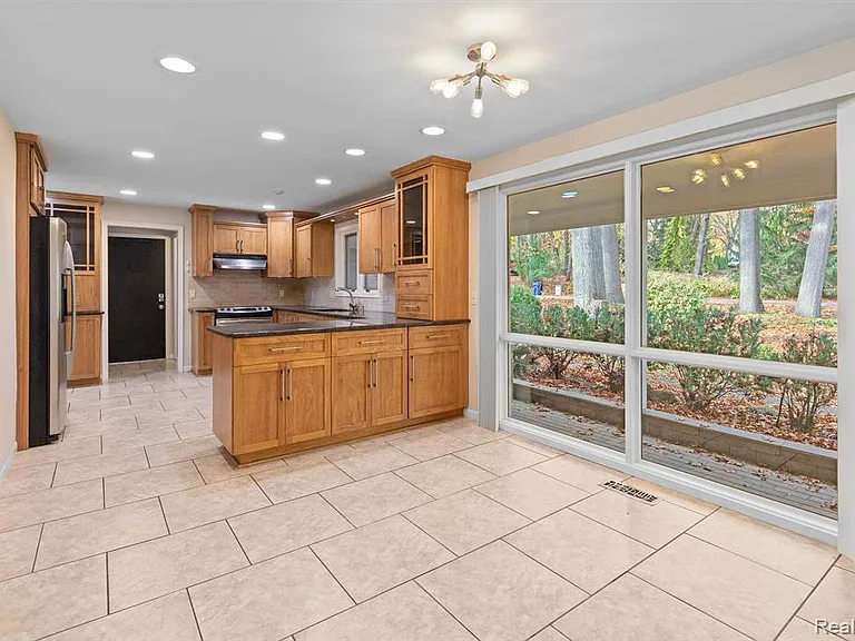 4966 Whispering Pine Ln — Photo 16