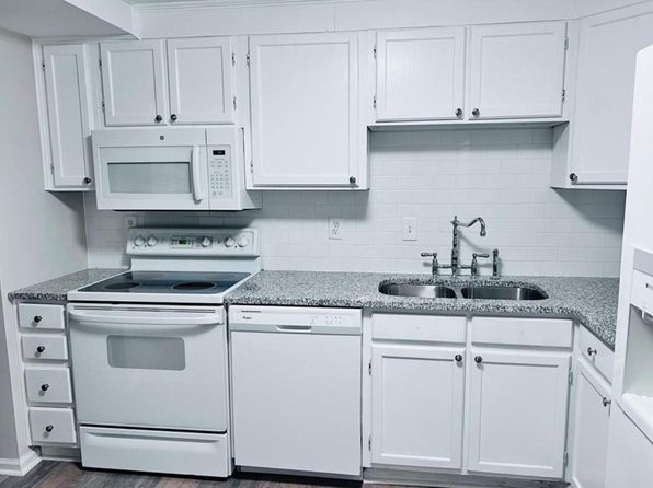 63 Charles Parish Dr, Poquoson, VA 23662
