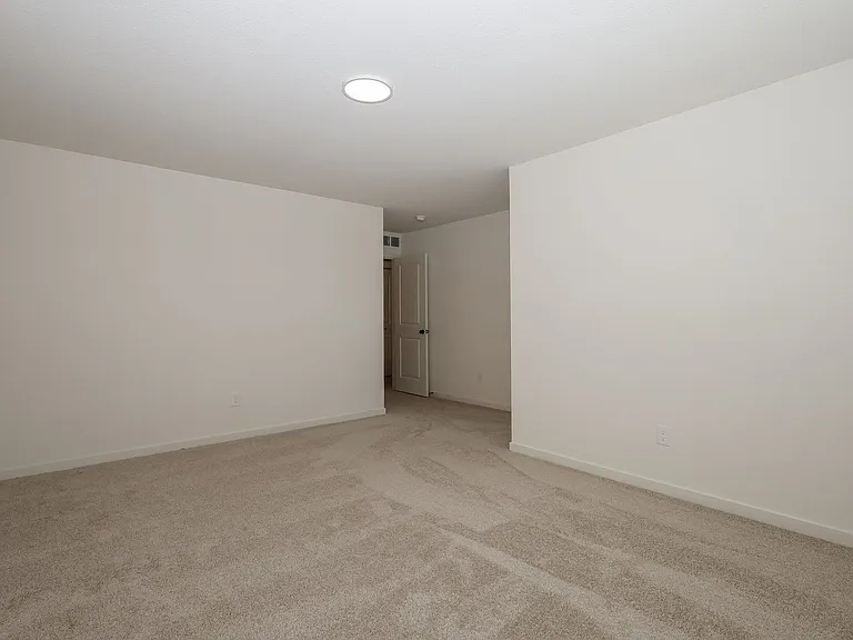 1625 Reagan Dr — Photo 7