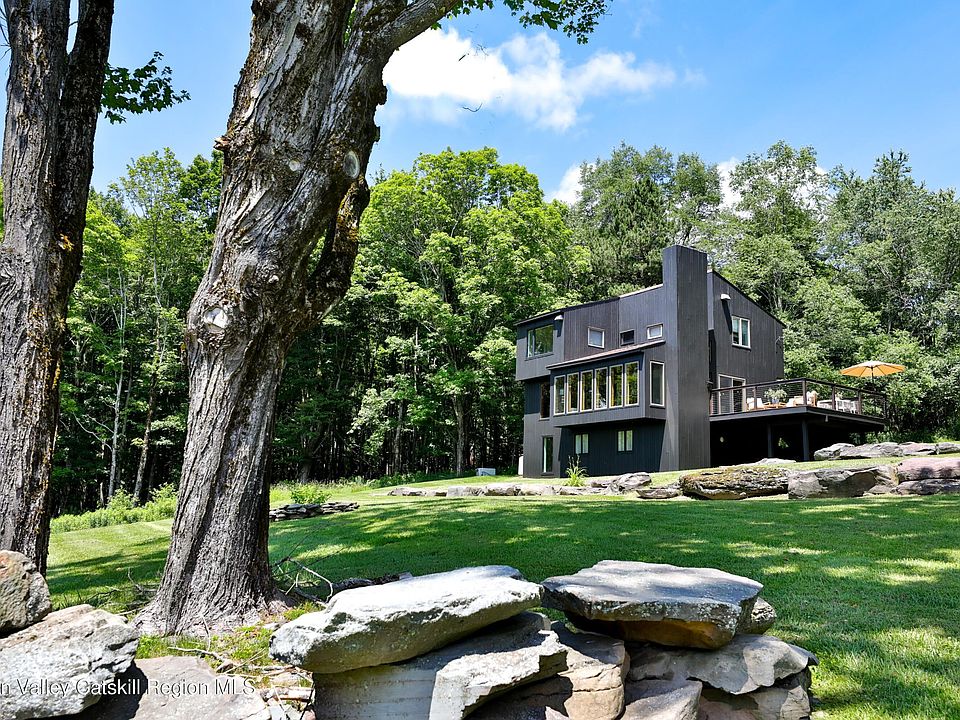 1st image of 127 Stonewall Drive