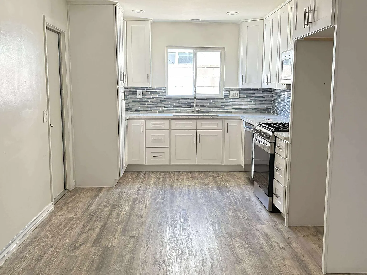 4 bed, 1350 sqft, $3,400 — Photo 2