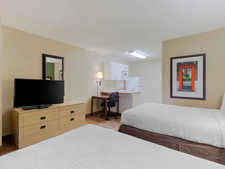 Studio Suite - 2 Full Beds