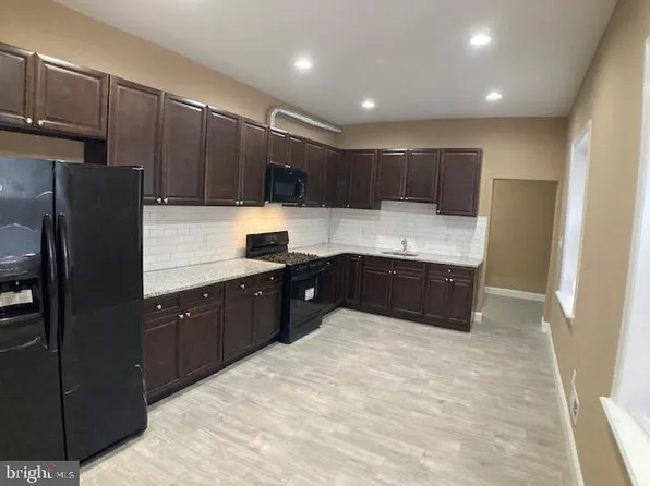 2557 N 17th St, Philadelphia, PA 19132