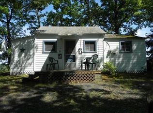 24 Iroquois Dr, Southwick, MA 01077