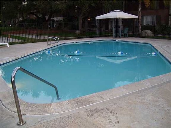 4th image of 749 S Mollison Ave APT 16