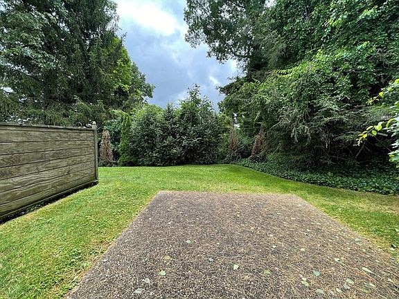 3rd image of 500 Carriage Dr