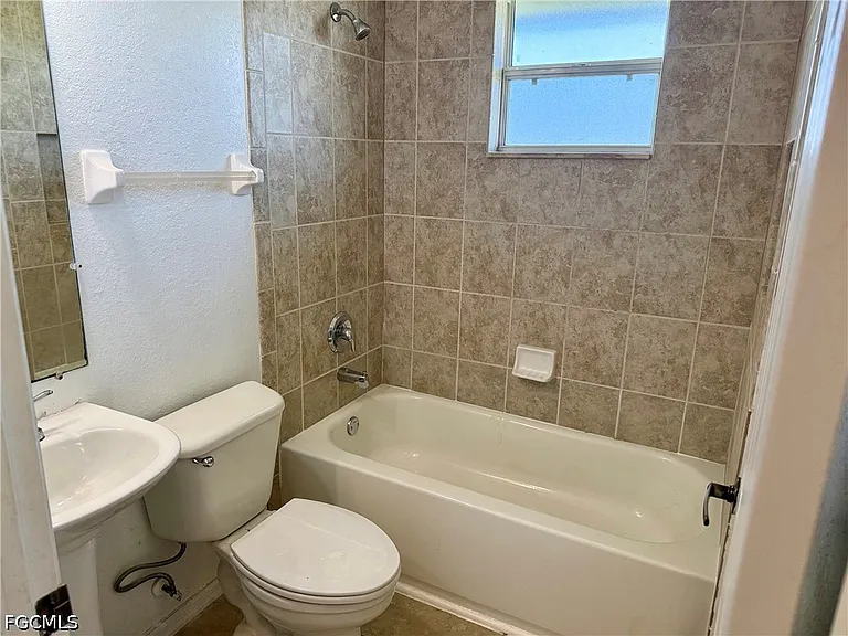 544 SE 7th St — Photo 12