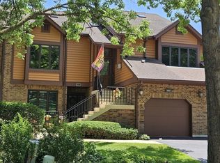 1047 Braemoor Dr #B, Downers Grove, IL 60515