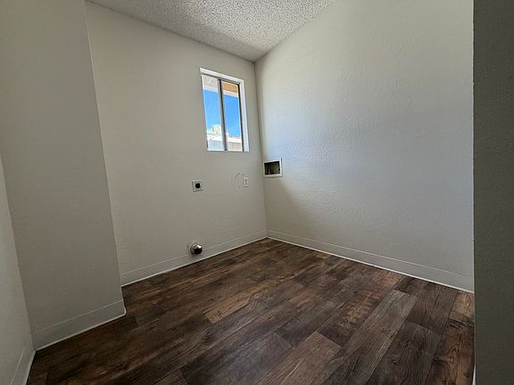 Washer/dryer hookups area