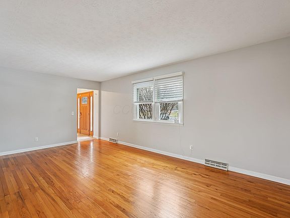 3rd image of 5644 Linworth Rd