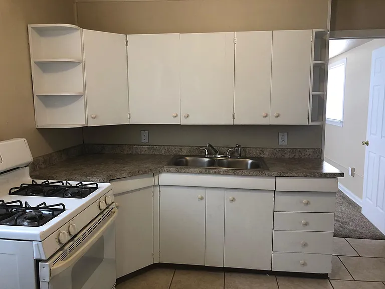 1643 E Abriendo Ave — Photo 4